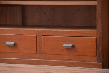 レトロ家具　昭和レトロ　引き出し付き!古い木のアンティーク横型飾り棚(本棚)