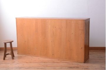 レトロ家具　昭和レトロ　引き出し付き!古い木のアンティーク横型飾り棚(本棚)