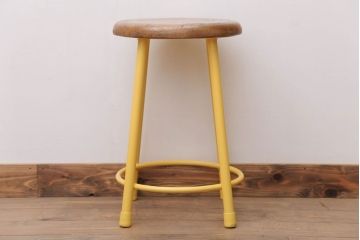 アンティーク雑貨　ビンテージ　イエローペイント鉄脚のかわいい丸スツール(1)