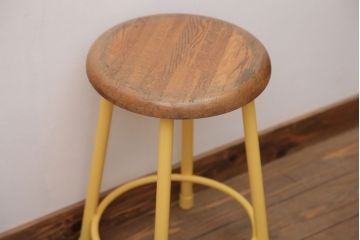 アンティーク雑貨　ビンテージ　イエローペイント鉄脚のかわいい丸スツール(1)
