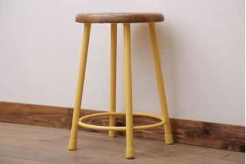アンティーク雑貨　ビンテージ　イエローペイント鉄脚のかわいい丸スツール(1)