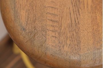 アンティーク雑貨　ビンテージ　イエローペイント鉄脚のかわいい丸スツール(1)