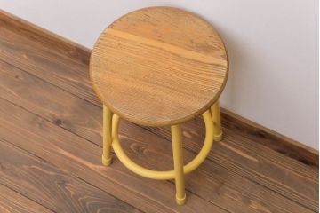 アンティーク雑貨　ビンテージ　イエローペイント鉄脚のかわいい丸スツール(椅子、チェア)(2)