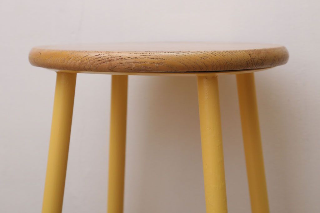 アンティーク雑貨　ビンテージ　イエローペイント鉄脚のかわいい丸スツール(椅子、チェア)(2)