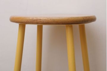 アンティーク雑貨　ビンテージ　イエローペイント鉄脚のかわいい丸スツール(椅子、チェア)(2)