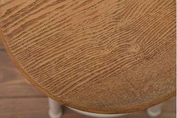 ヴィンテージ家具　ビンテージ　アイボリーペイント鉄脚のかわいい丸スツール(1)