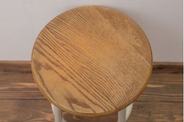 アンティーク雑貨　ビンテージ　アイボリーペイント鉄脚のかわいい丸スツール(椅子、チェア)(2)