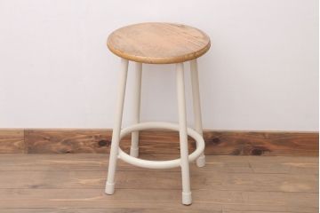 アンティーク雑貨　ビンテージ　アイボリーペイント鉄脚のかわいい丸スツール(椅子、チェア)(2)