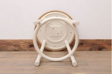 アンティーク雑貨　ビンテージ　アイボリーペイント鉄脚のかわいい丸スツール(椅子、チェア)(2)