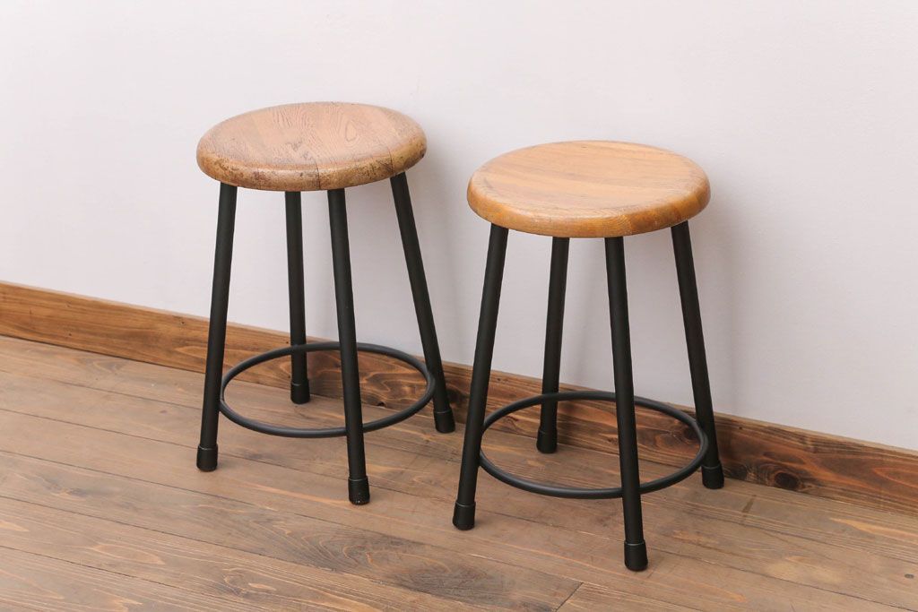 ヴィンテージ家具　ビンテージ　ブラックペイント鉄脚の丸スツール2脚セット