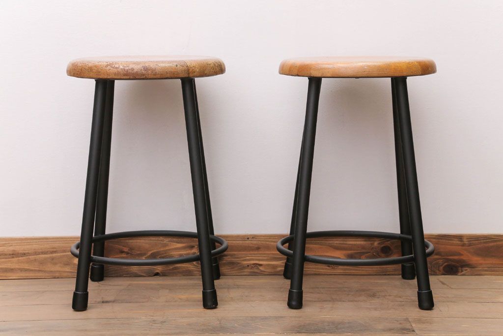 ヴィンテージ家具　ビンテージ　ブラックペイント鉄脚の丸スツール2脚セット