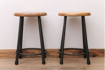 ヴィンテージ家具　ビンテージ　ブラックペイント鉄脚の丸スツール2脚セット