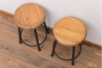 ヴィンテージ家具　ビンテージ　ブラックペイント鉄脚の丸スツール2脚セット