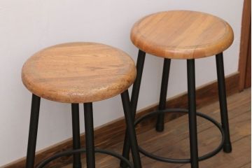 ヴィンテージ家具　ビンテージ　ブラックペイント鉄脚の丸スツール2脚セット