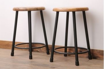 ヴィンテージ家具　ビンテージ　ブラックペイント鉄脚の丸スツール2脚セット
