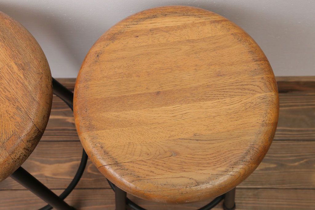 ヴィンテージ家具　ビンテージ　ブラックペイント鉄脚の丸スツール2脚セット