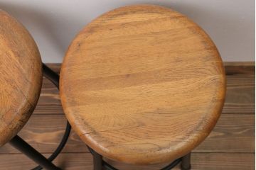 ヴィンテージ家具　ビンテージ　ブラックペイント鉄脚の丸スツール2脚セット