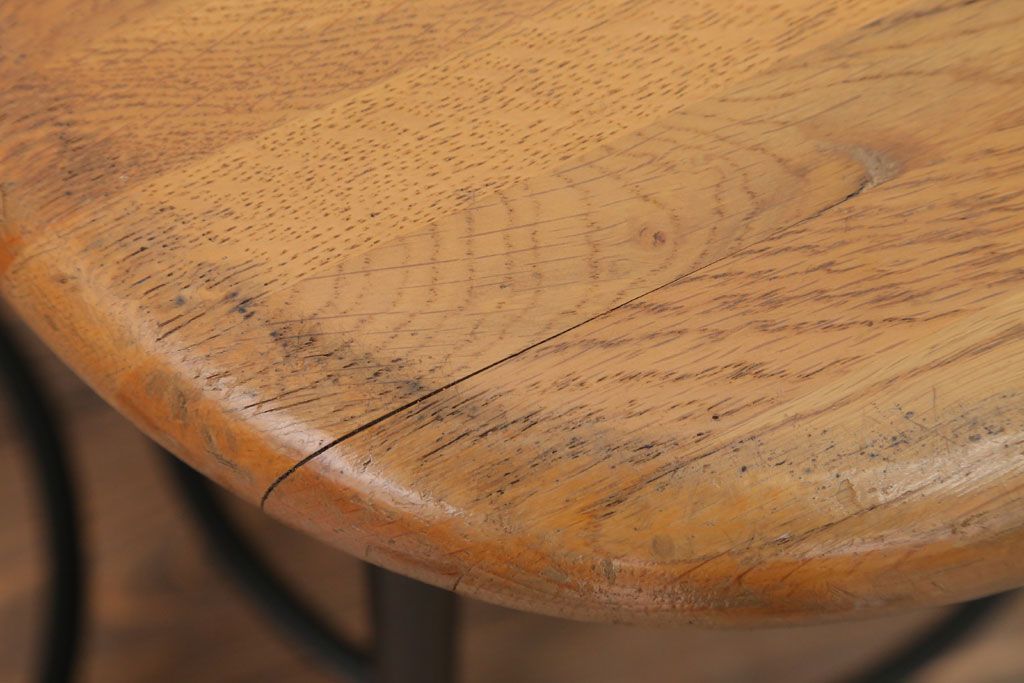 ヴィンテージ家具　ビンテージ　ブラックペイント鉄脚の丸スツール2脚セット