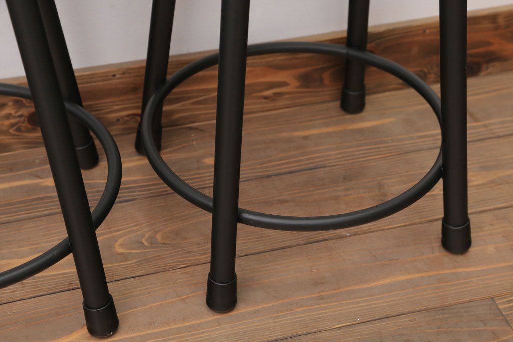 ヴィンテージ家具　ビンテージ　ブラックペイント鉄脚の丸スツール2脚セット