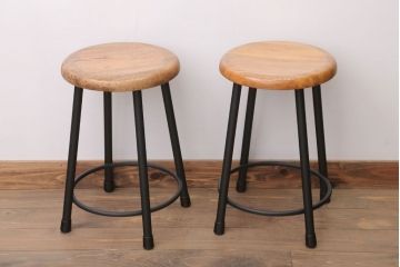 ヴィンテージ家具　ビンテージ　ブラックペイント鉄脚の丸スツール2脚セット