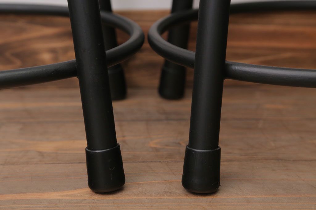 ヴィンテージ家具　ビンテージ　ブラックペイント鉄脚の丸スツール2脚セット