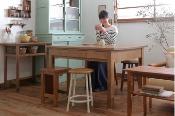 ヴィンテージ家具　ビンテージ　アイボリーペイント鉄脚の丸スツール2脚セット(椅子、チェア)(1)