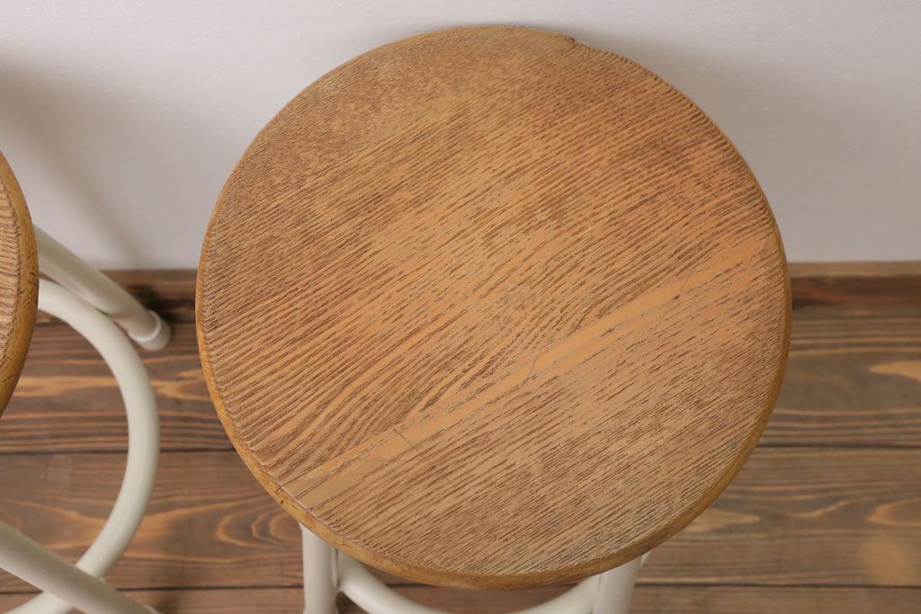 ヴィンテージ家具　ビンテージ　アイボリーペイント鉄脚の丸スツール2脚セット(椅子、チェア)(1)