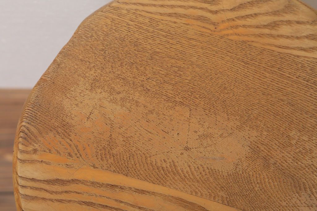 ヴィンテージ家具　ビンテージ　アイボリーペイント鉄脚の丸スツール2脚セット(2)