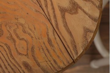 ヴィンテージ家具　ビンテージ　アイボリーペイント鉄脚の丸スツール2脚セット(3)