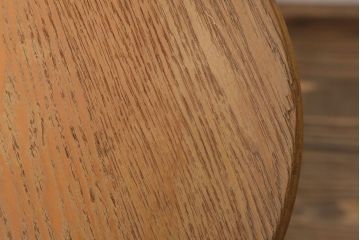 ヴィンテージ家具　ビンテージ　アイボリーペイント鉄脚の丸スツール2脚セット(3)