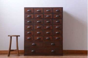 アンティーク家具　和製アンティーク　ネームプレート付き!古い木製の27杯ドロワー(引き出し)