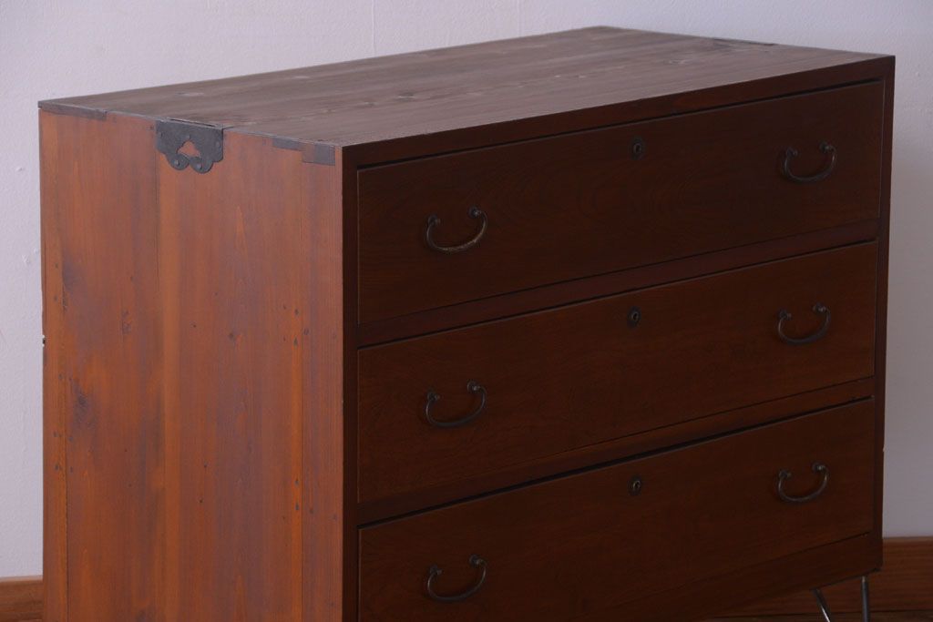 アンティーク家具　和製アンティーク　シンプルな衣装箪笥の鉄脚ローボード(ローチェスト)(2)