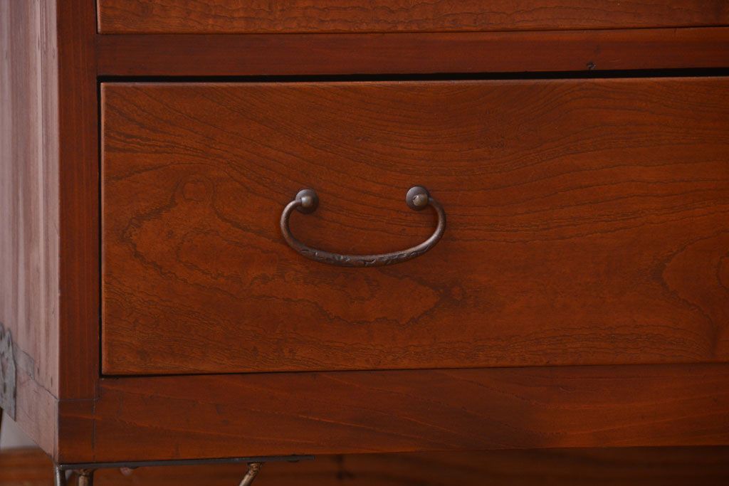 アンティーク家具　和製アンティーク　シンプルな衣装箪笥の鉄脚ローボード(ローチェスト)(2)