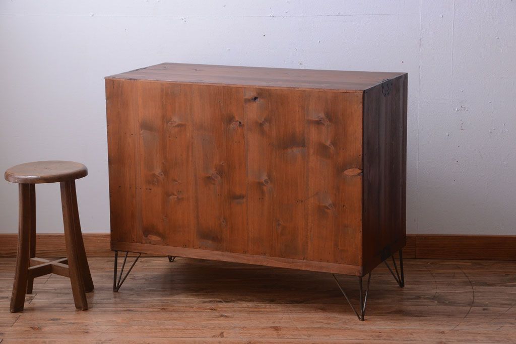 アンティーク家具　和製アンティーク　シンプルな衣装箪笥の鉄脚ローボード(ローチェスト)(2)