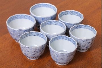 アンティーク雑貨　江戸期　染付微塵唐草向付7客(古伊万里・猪口)