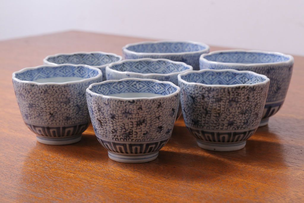 アンティーク雑貨　江戸期　染付微塵唐草向付7客(古伊万里・猪口)