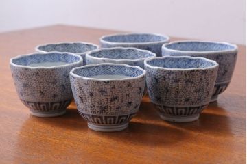 アンティーク雑貨　江戸期　染付微塵唐草向付7客(古伊万里・猪口)