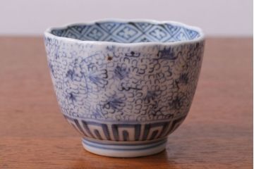 アンティーク雑貨　江戸期　染付微塵唐草向付7客(古伊万里・猪口)