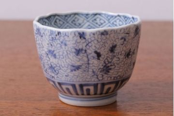 アンティーク雑貨　江戸期　染付微塵唐草向付7客(古伊万里・猪口)