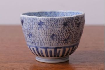 アンティーク雑貨　江戸期　染付微塵唐草向付7客(古伊万里・猪口)