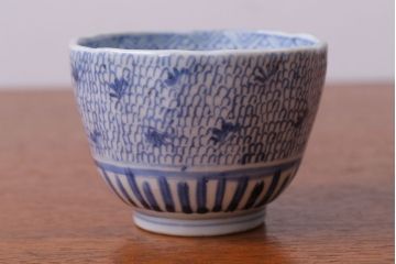 アンティーク雑貨　江戸期　染付微塵唐草向付7客(古伊万里・猪口)