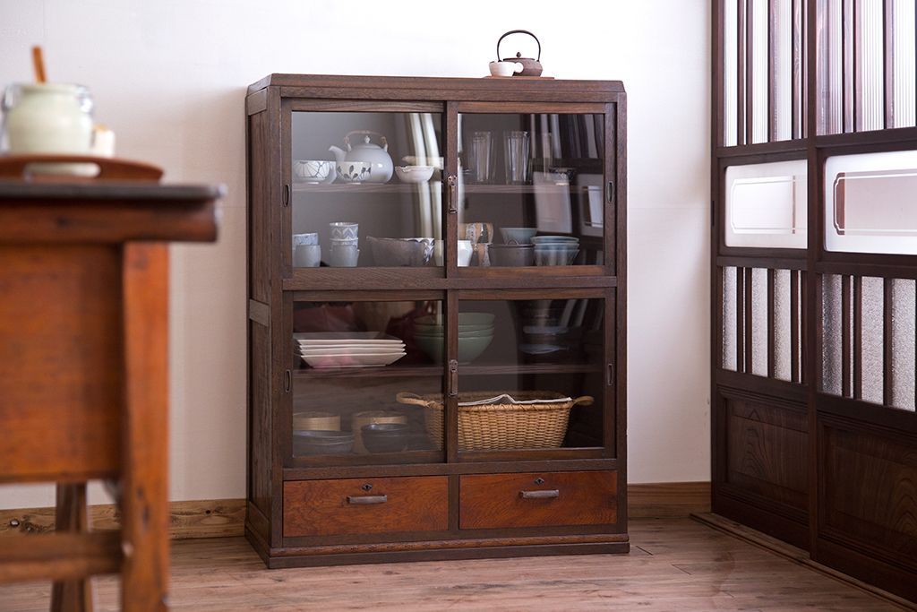 アンティーク家具　アンティーク　古い木が味わい深いシンプルな収納棚