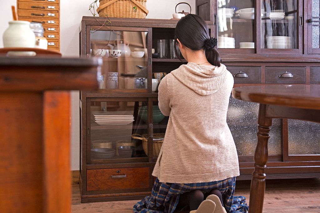 アンティーク家具　アンティーク　古い木が味わい深いシンプルな収納棚