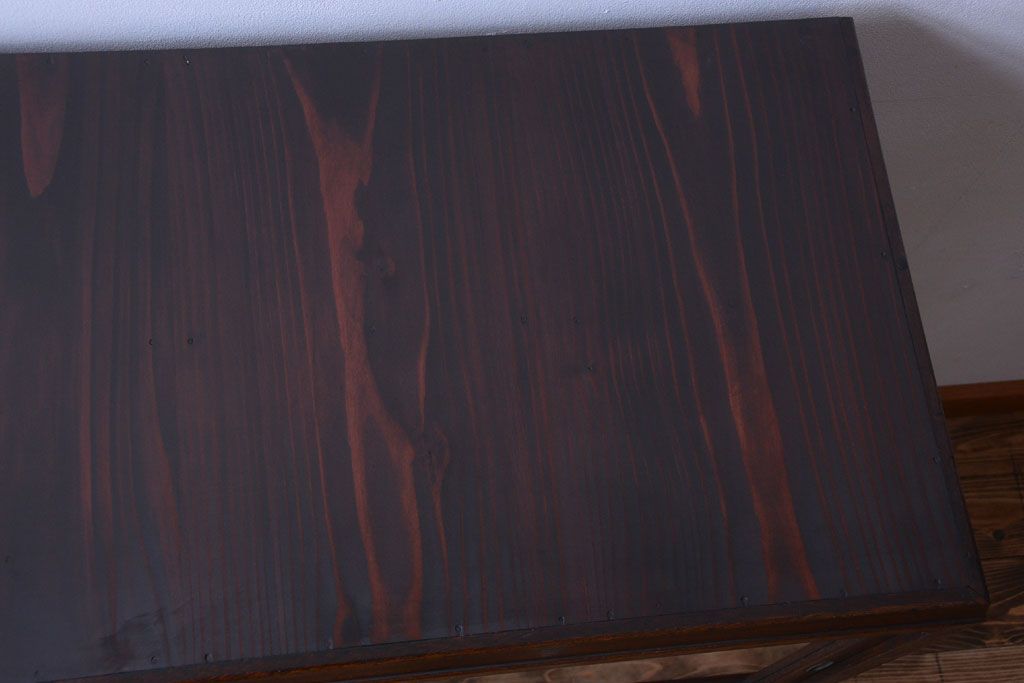 アンティーク家具　アンティーク　古い木が味わい深いシンプルな収納棚