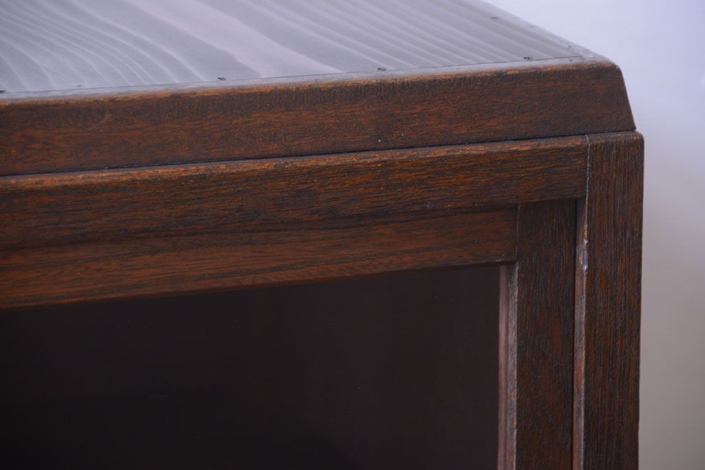 アンティーク家具　アンティーク　古い木が味わい深いシンプルな収納棚