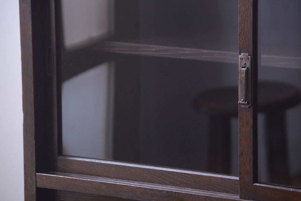 アンティーク家具　アンティーク　古い木が味わい深いシンプルな収納棚