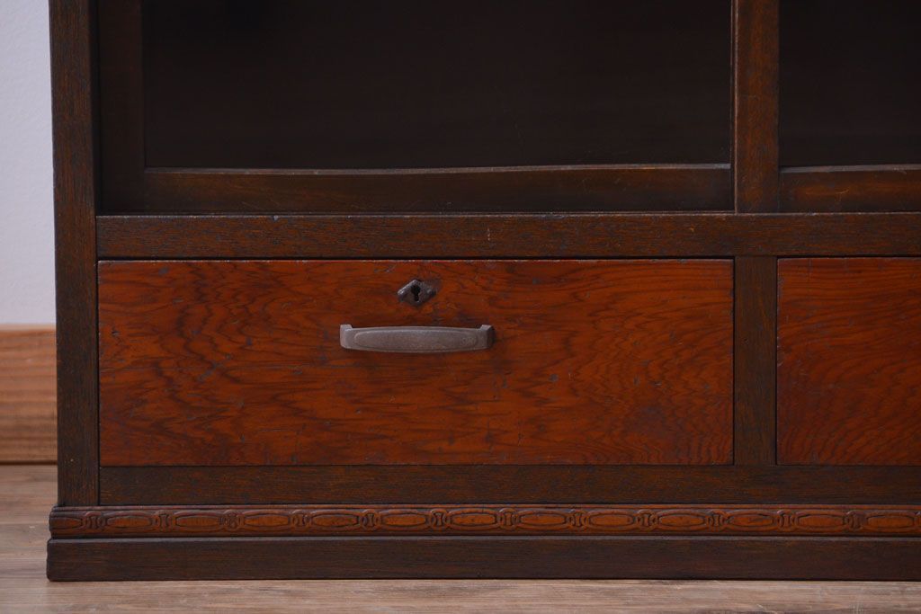 アンティーク家具　アンティーク　古い木が味わい深いシンプルな収納棚