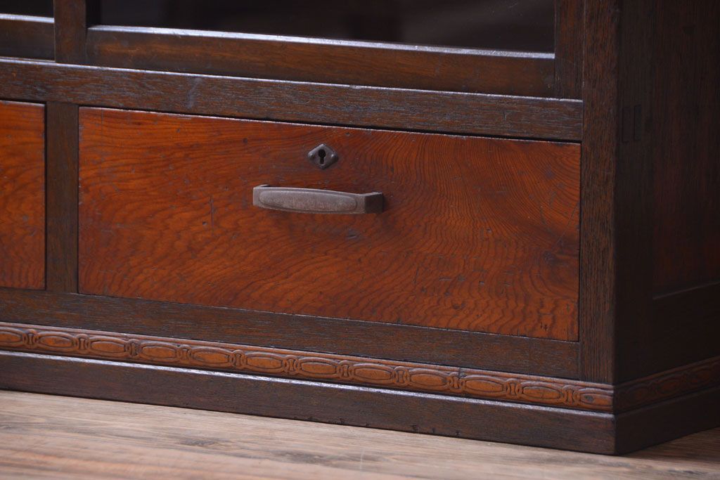 アンティーク家具　アンティーク　古い木が味わい深いシンプルな収納棚