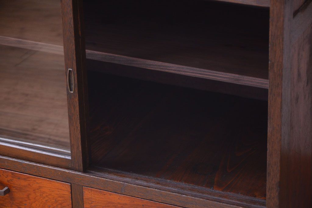 アンティーク家具　アンティーク　古い木が味わい深いシンプルな収納棚