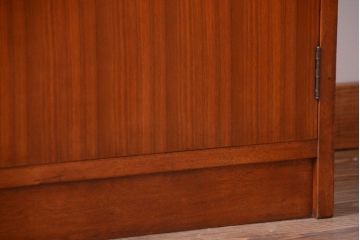 レトロ家具　昭和レトロ　シンプルなアンティーク食器棚(カップボード)